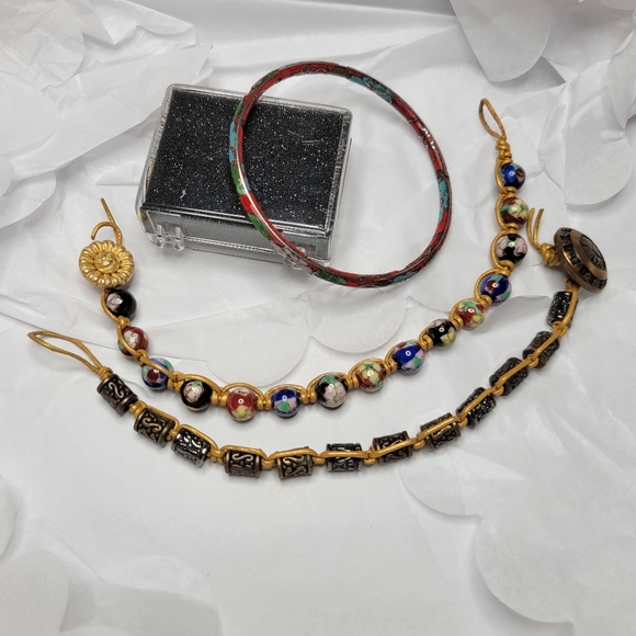 Bracelets - Picture 1 of 11